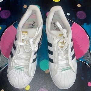 worn once , size 7 , white and black adidas